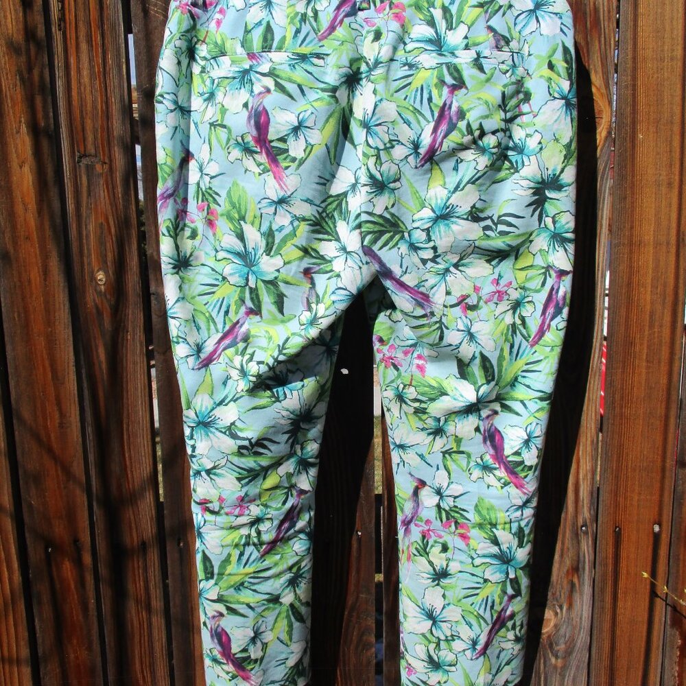 Chicos Women's Cropped Pants Floral Print Straight Leg Chicos Size 0.5, Small - Picture 9 of 10